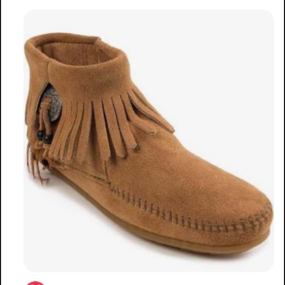 Minnetonka Women's Concho Feather Moccasins Size 7